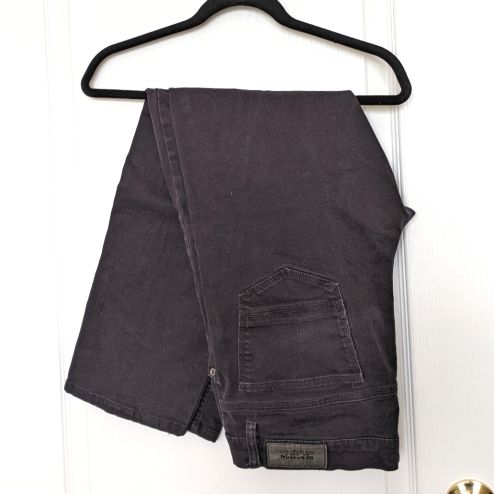 Kenneth Cole Distressed Men's Denim jeans